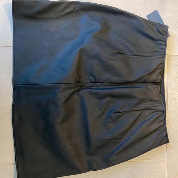 Abercrombie Faux leather Skirt XS - Picture 3 of 3